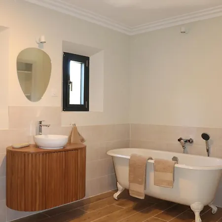 Bastide De La Rivelle - Demeure De Charme En Drome Provencale *
